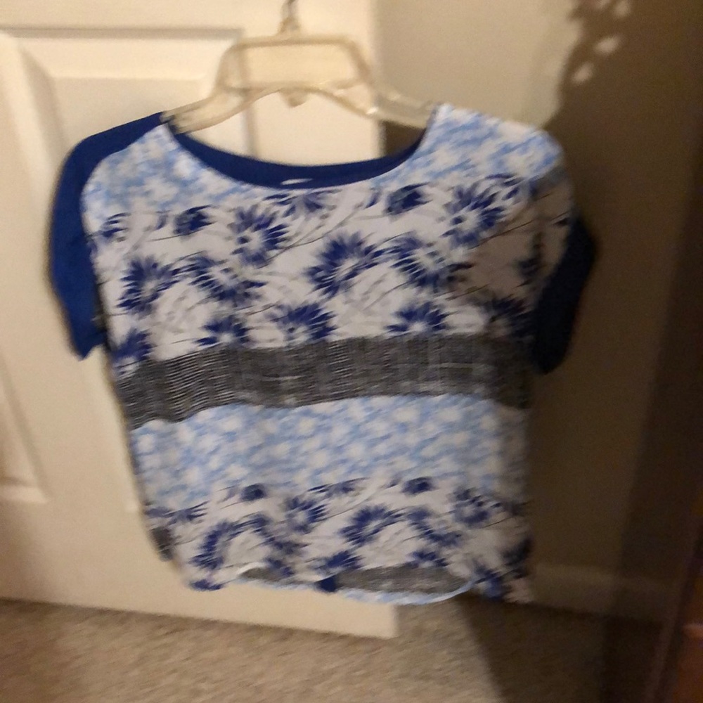 Short sleeved top with blue and black print